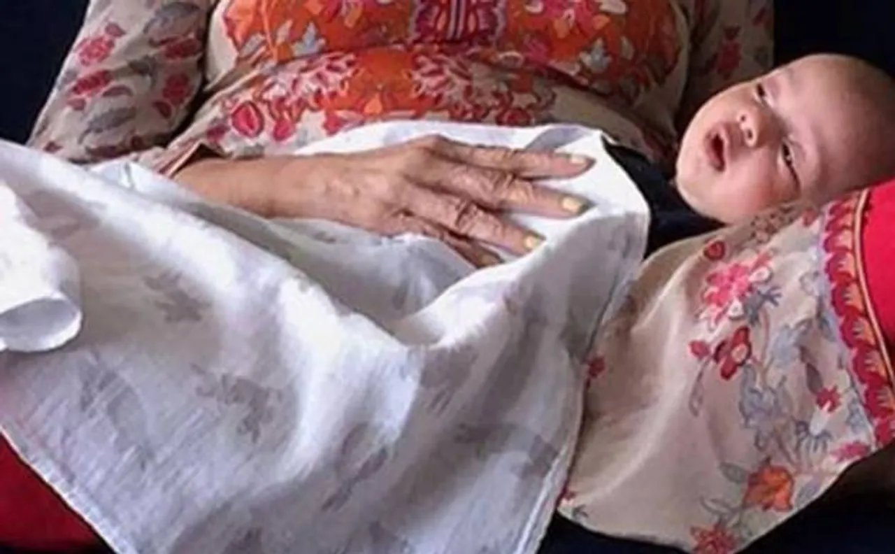 Salman Khan shares AWWWWDORABLE picture of Ahil with his nani