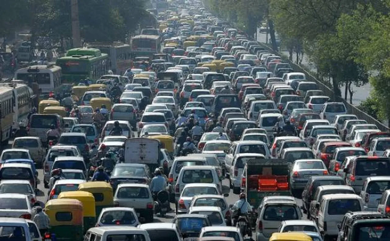 Delhi diesel cab ban: 33 taxi drivers booked for violating SC ban