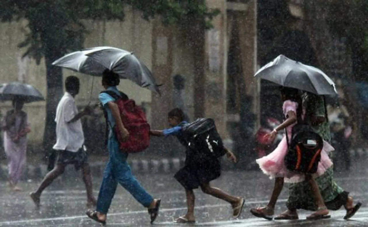 Temperature dips in Delhi, more rains likely towards evening