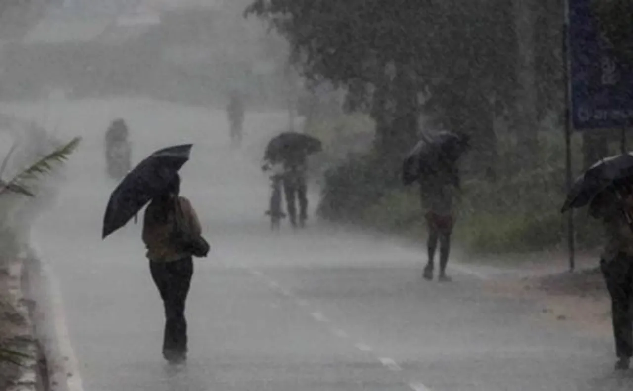 Unseasonal rains lash some parts of Maharashtra; houses, crops hit
