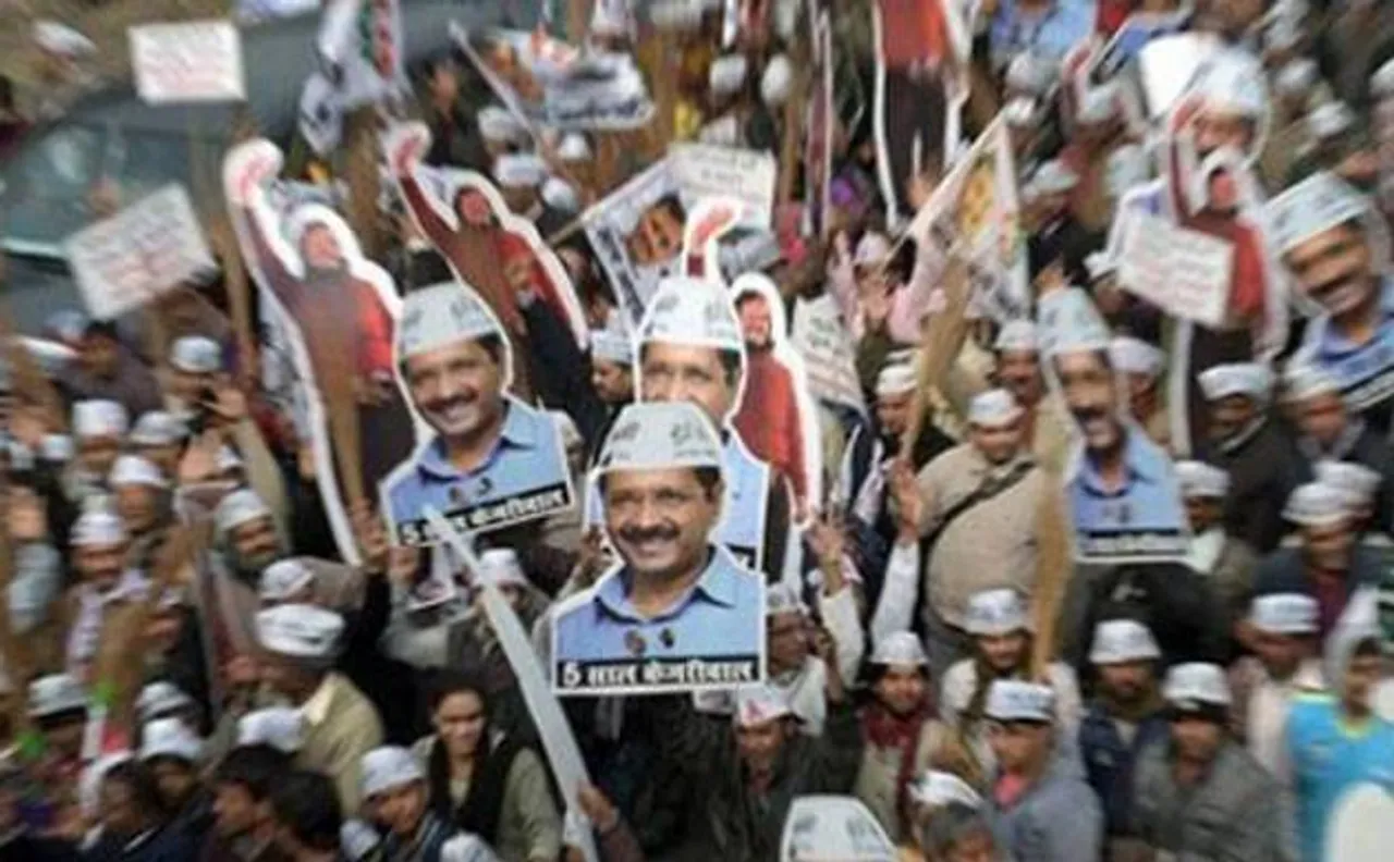 Taxi drivers protest outside Arvind Kejriwal's residence