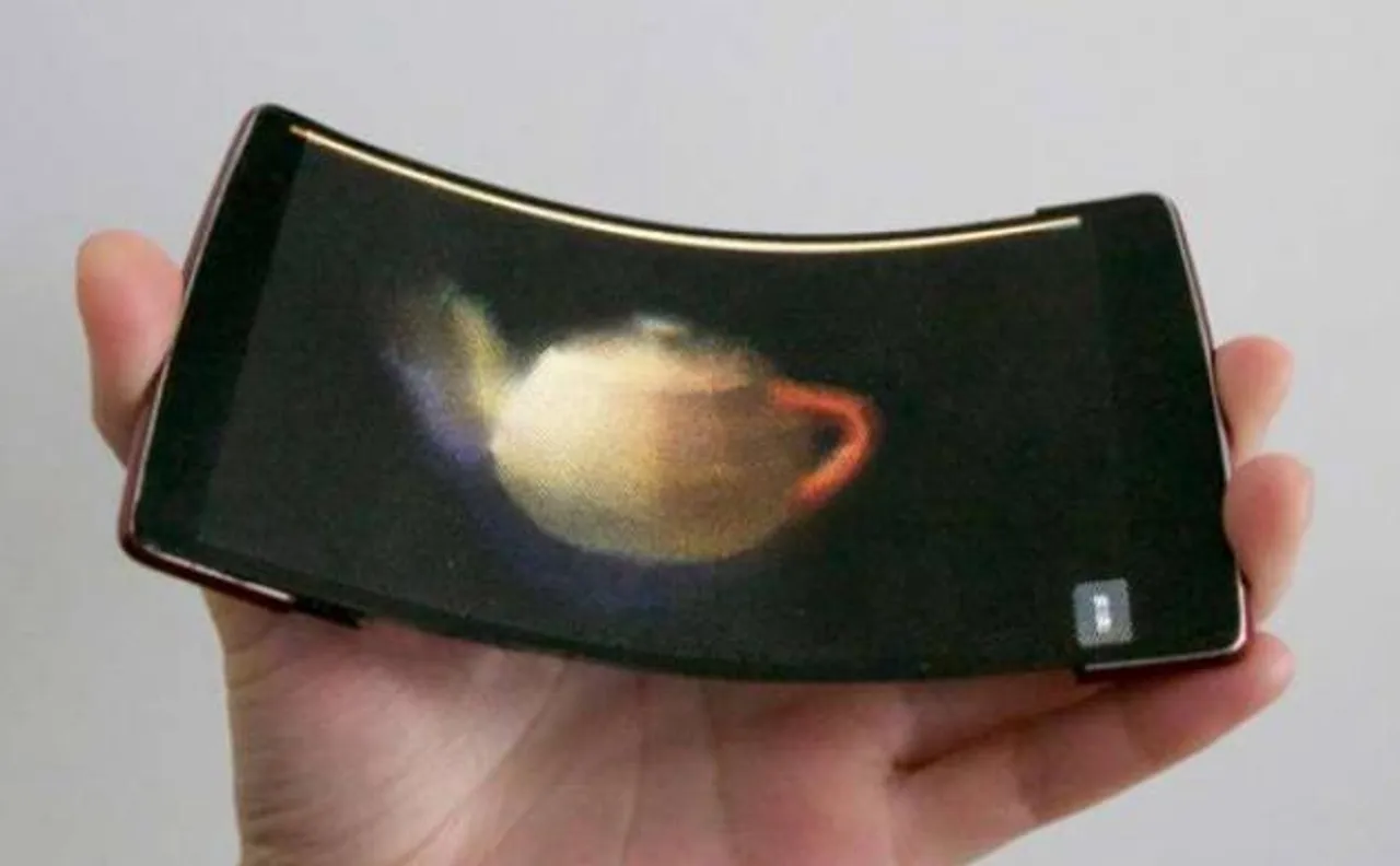 World's first holographic flexible smartphone developed