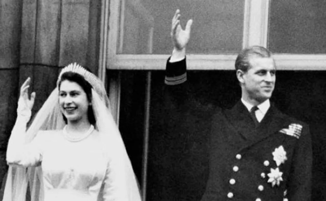 Caught on camera! Queen Elizabeth calls Chinese officials rude