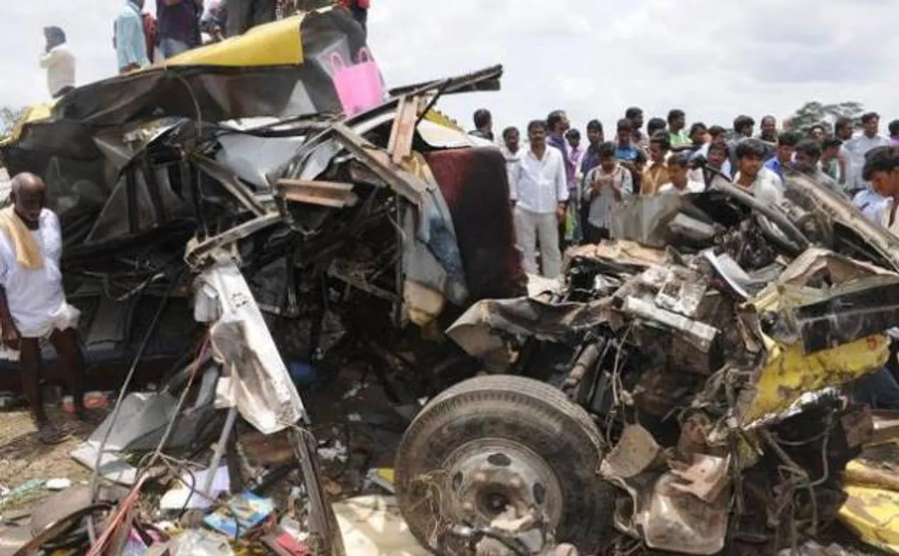 5 person killed as car falls into stream in Kashmir's Baramulla district