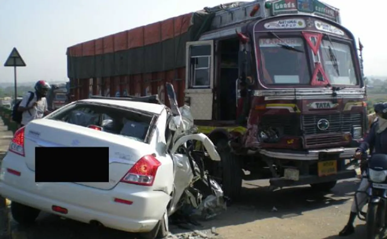 Telangana: 15 people killed in road accident in Adilabad District