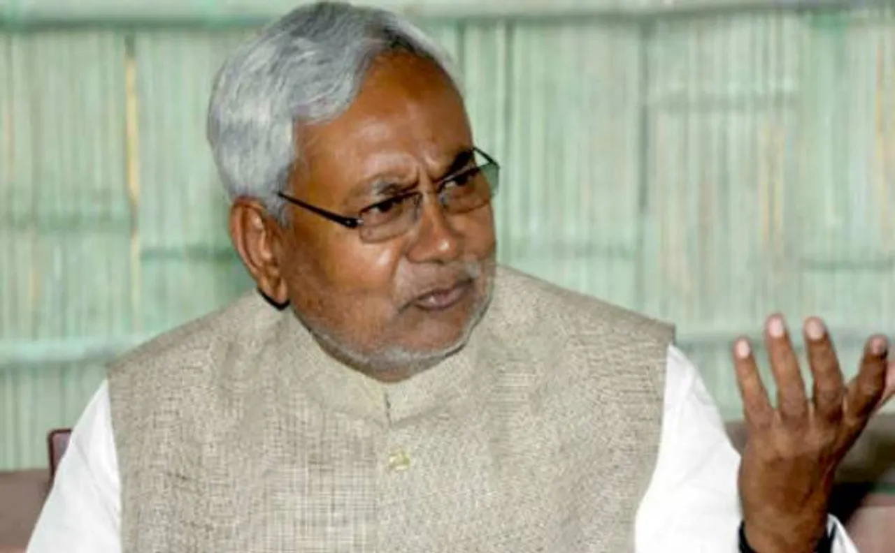 Liquor ban: 'Nitish Go Back', shout protestors with black flags in Lucknow
