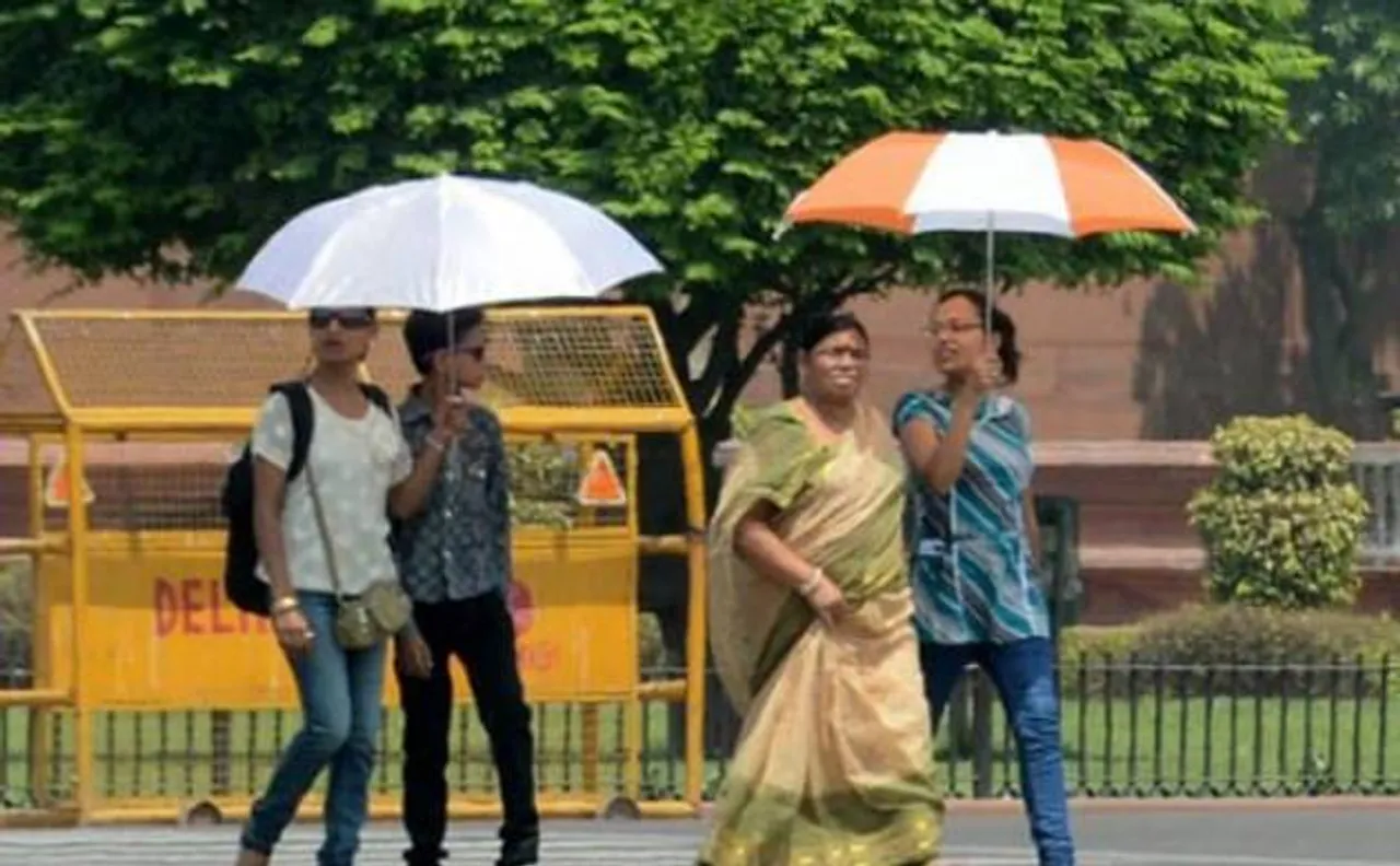 Intense heatwave grips Delhi, temperature rises to 47
