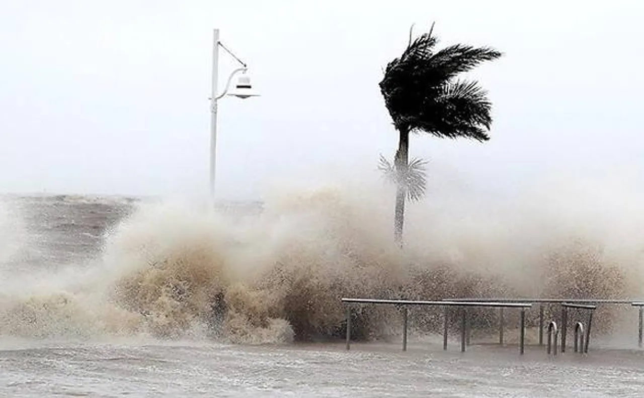 IMD issues cyclone alert for Andhra Pradesh and Tamil Nadu