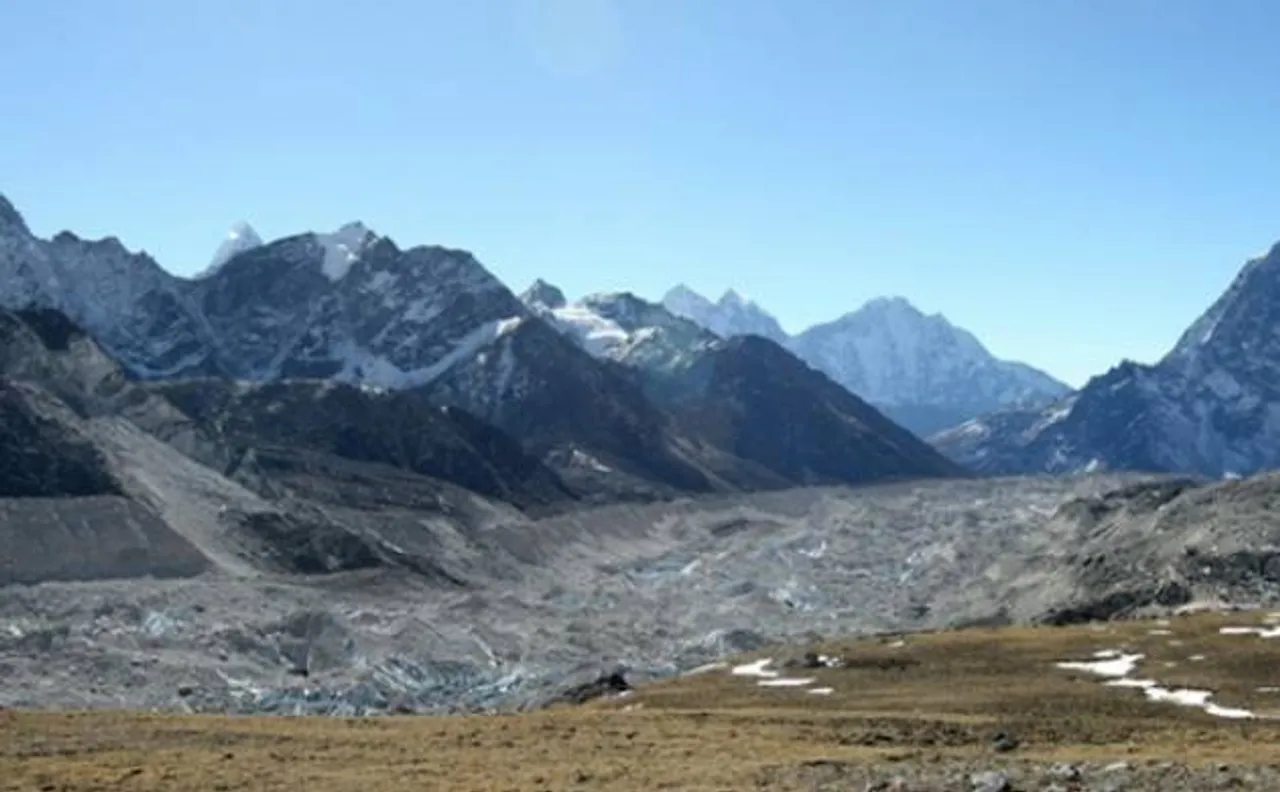 Nepalese sherpa accompanying Indian soldiers dies after fatal fall during Lhotse summit