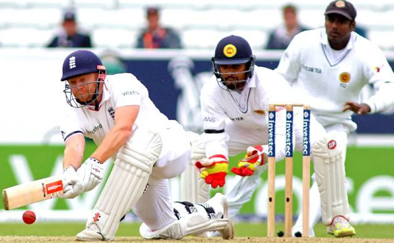 Alex Hales and Jonathan Bairstow keep Sri Lanka at bay