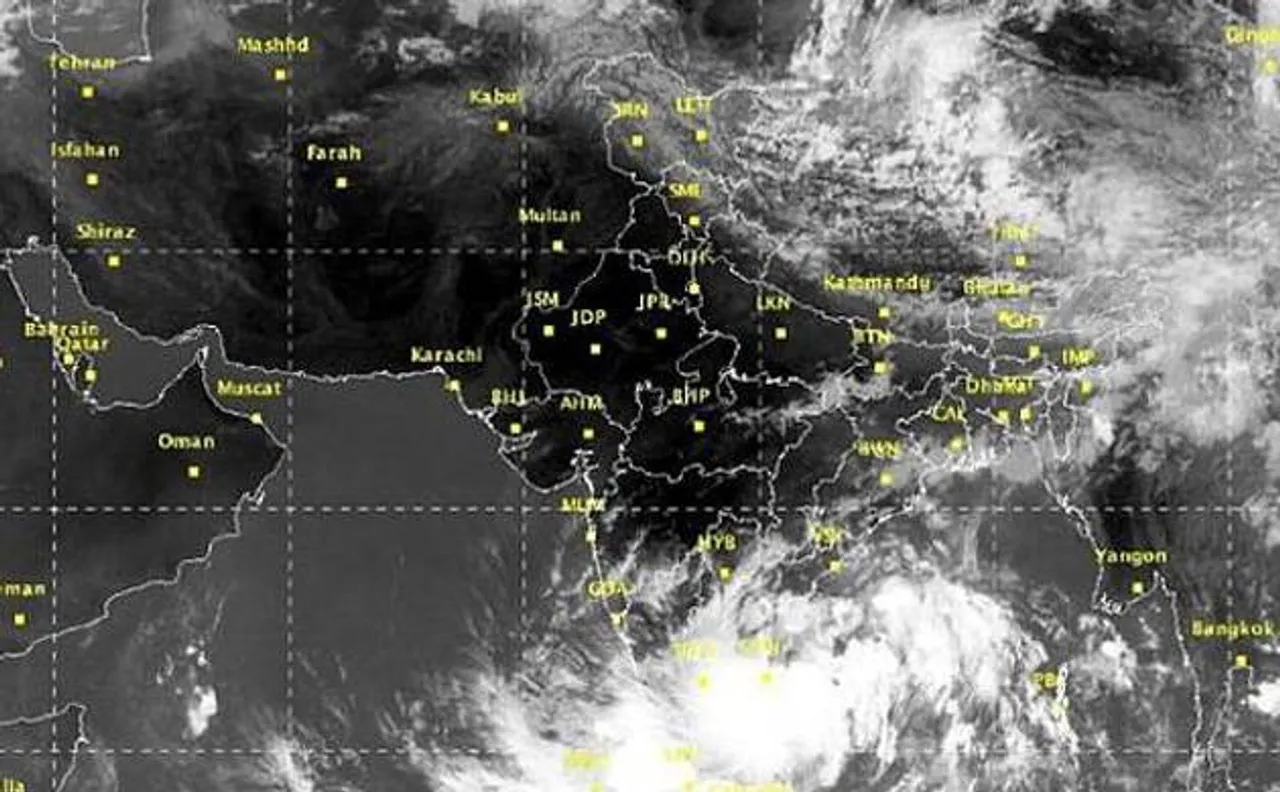 Cyclone Roanu: Its just 280 km off Gopalpur; rains, winds disrupt life