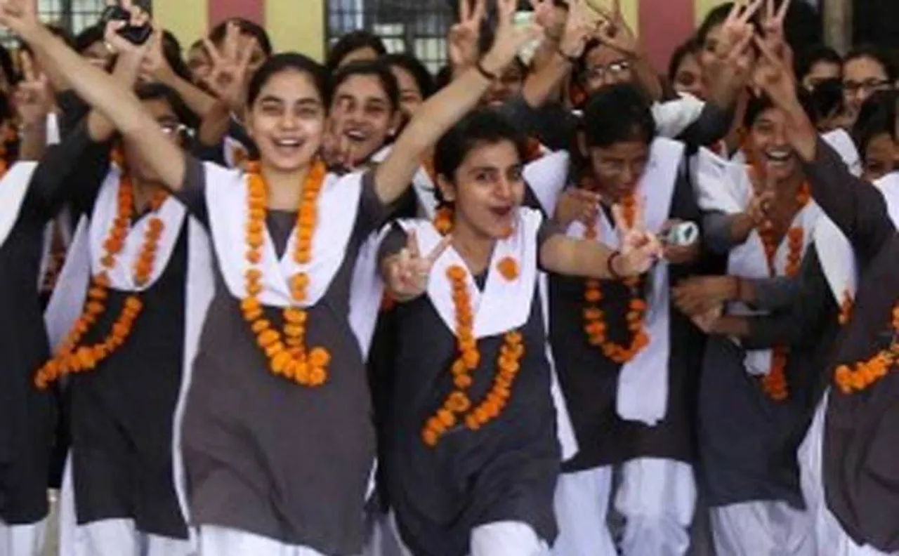CBSE class XII Results 2016; Girls outperform boys in the exam and Delhi girl scores 99.04 percent