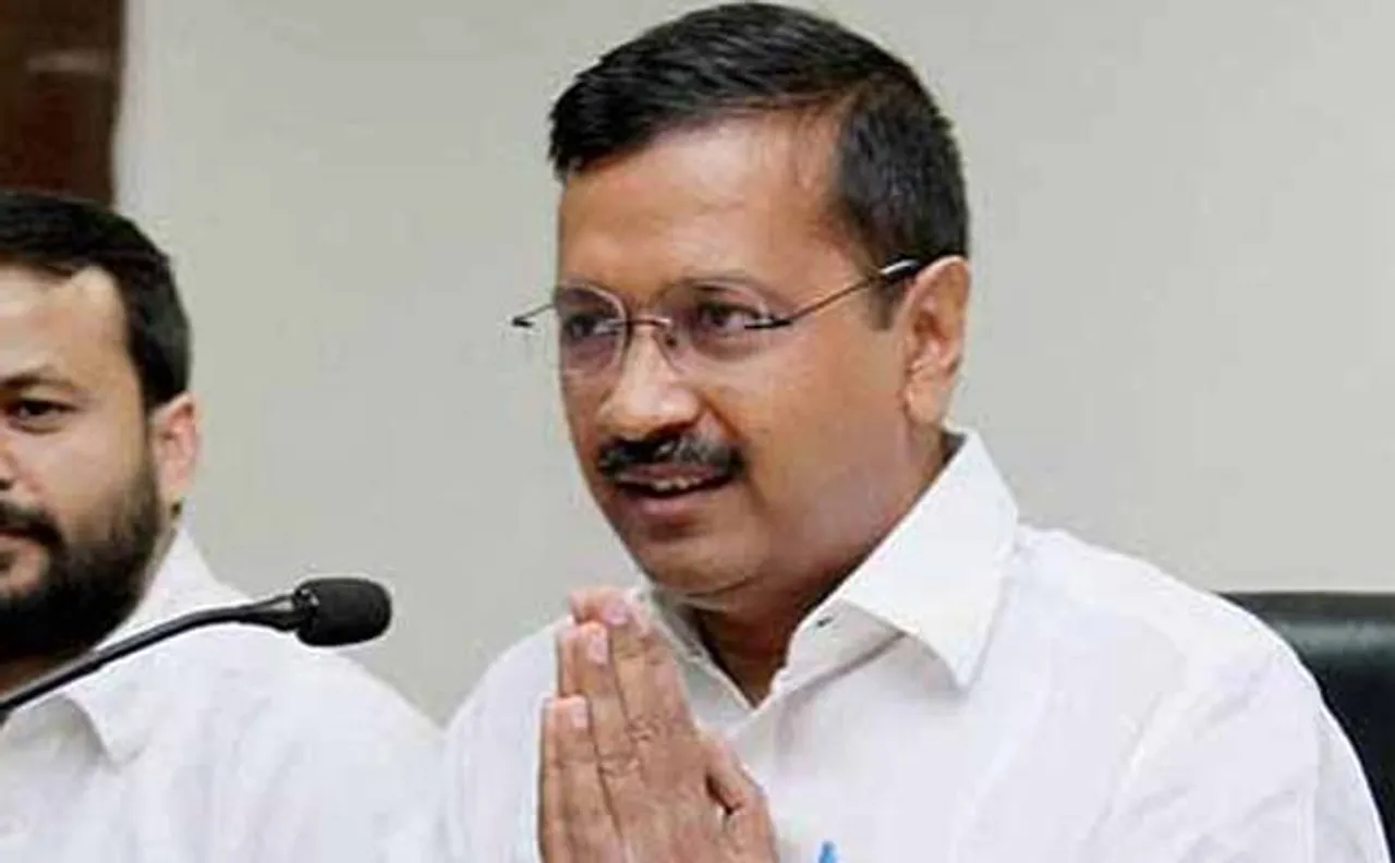 Kejriwal slams Parrikar for showing less interest in Delhi