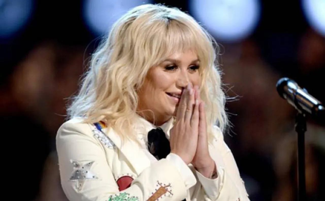 Kesha gets standing ovation after Billboard Awards performance