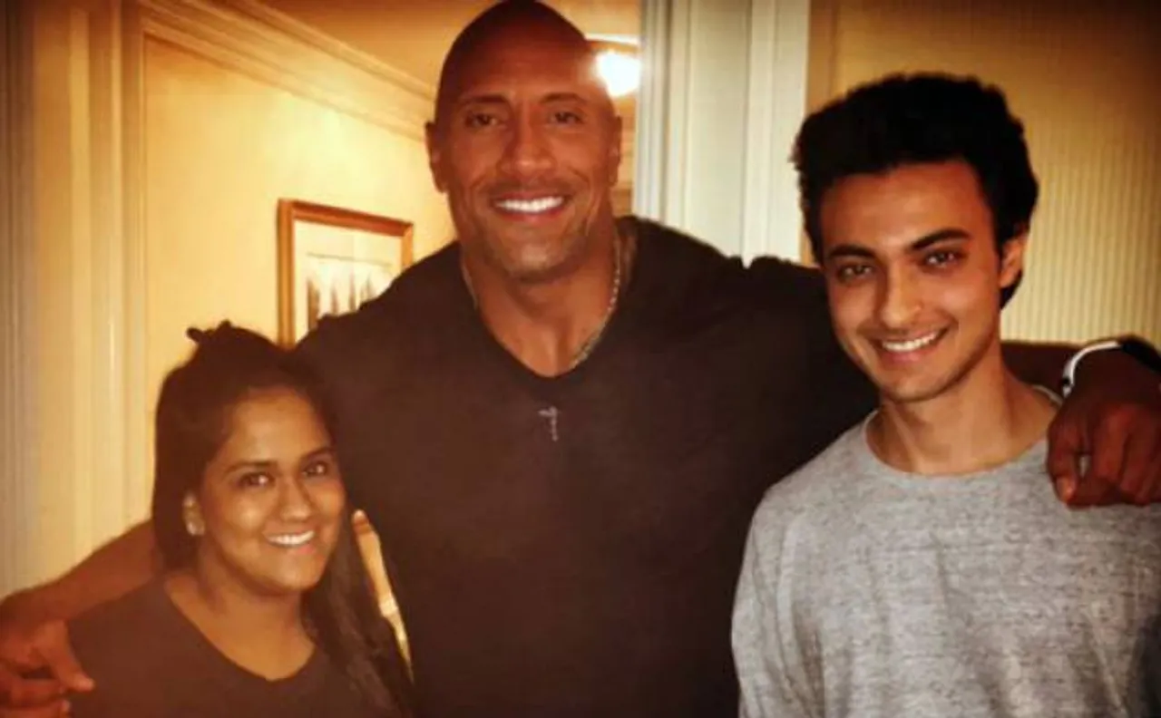 Arpita meets Dwayne Johnson, thanks Priyanka for it