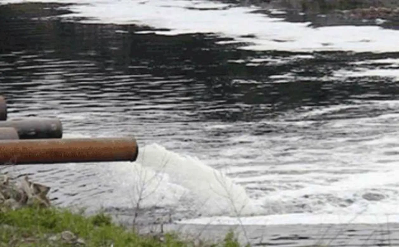 Discharge of sewage into Ganga river major issue: NEERI