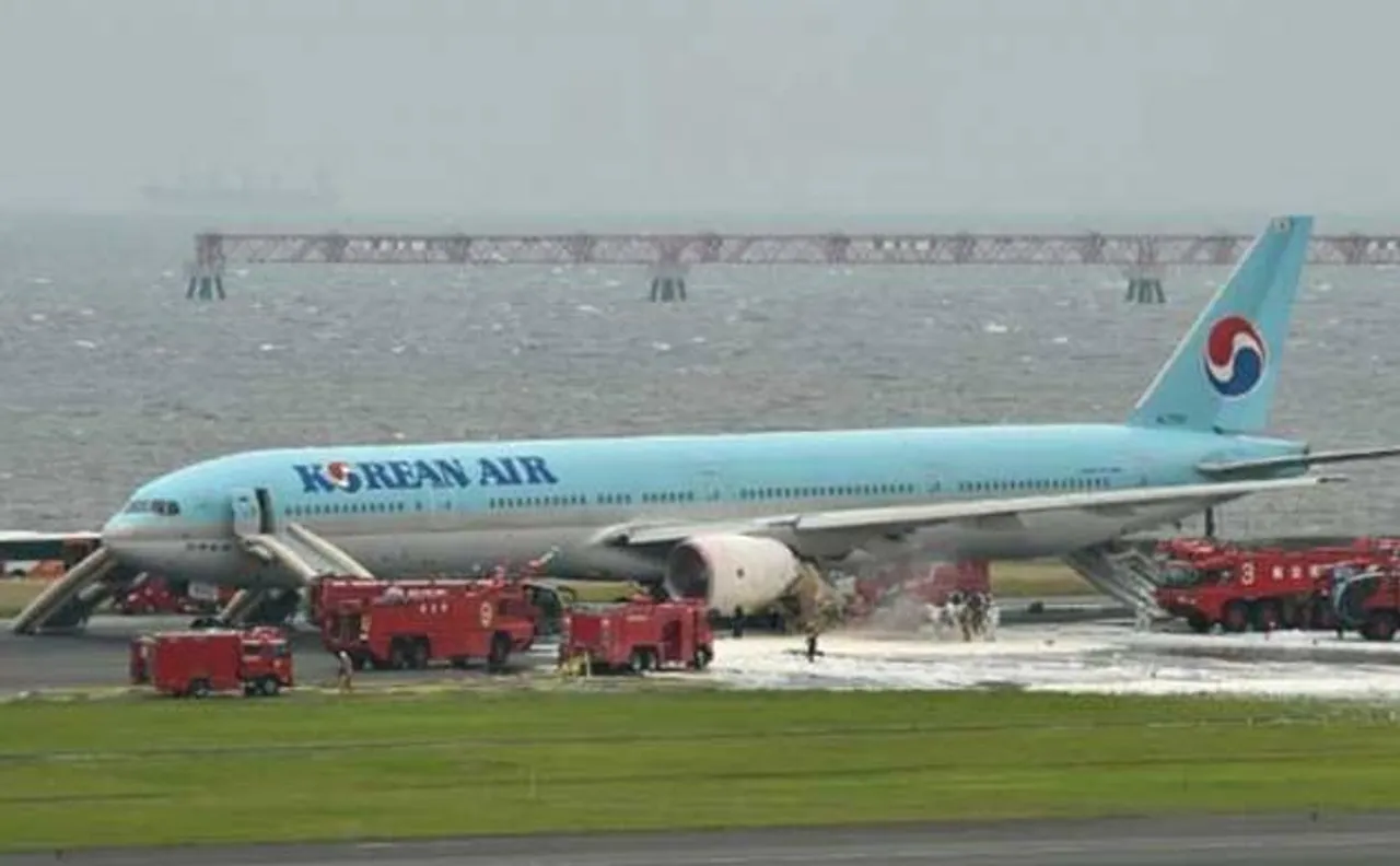 Over 300 passengers evacuated from Korean plane at Tokyo airport