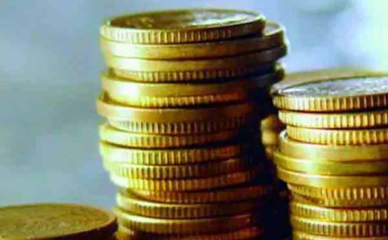 Govt achieves 3.9 pc fiscal deficit target in 2015-16