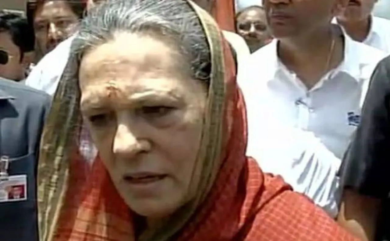 Sonia Gandhi attacks govt over charges against Robert Vadra