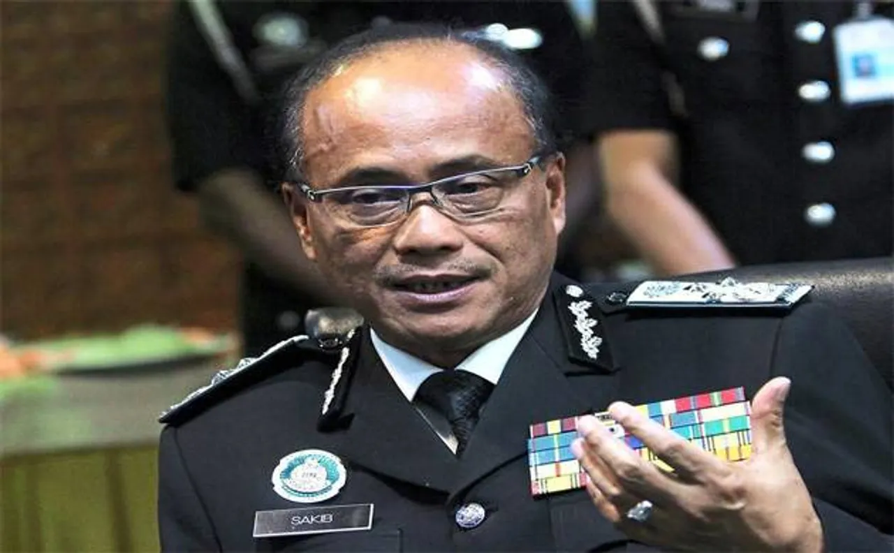 Malaysia fires immigration staff for aiding criminals