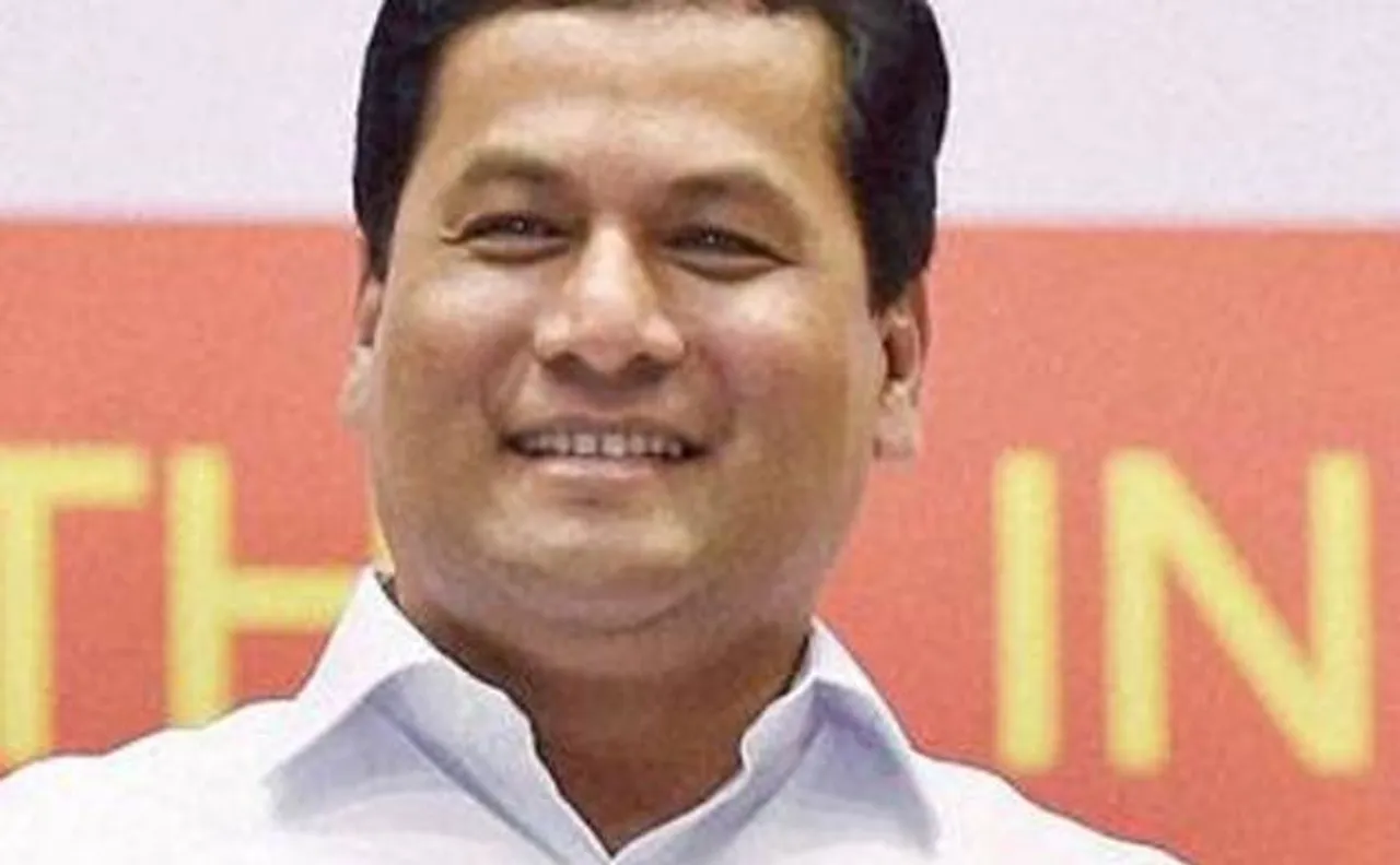 CM Sarbananda Sonowal administers Swatch Bharat pledge to employees