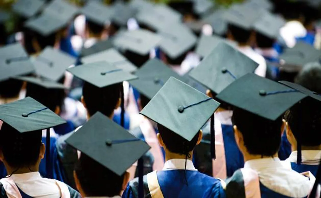 Replace convocation robes with traditional clothes, says RSS-backed outfit