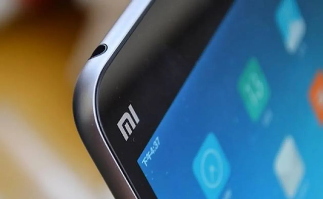 Are small screen smartphones making a comeback? Apple, Xiaomi pass hints