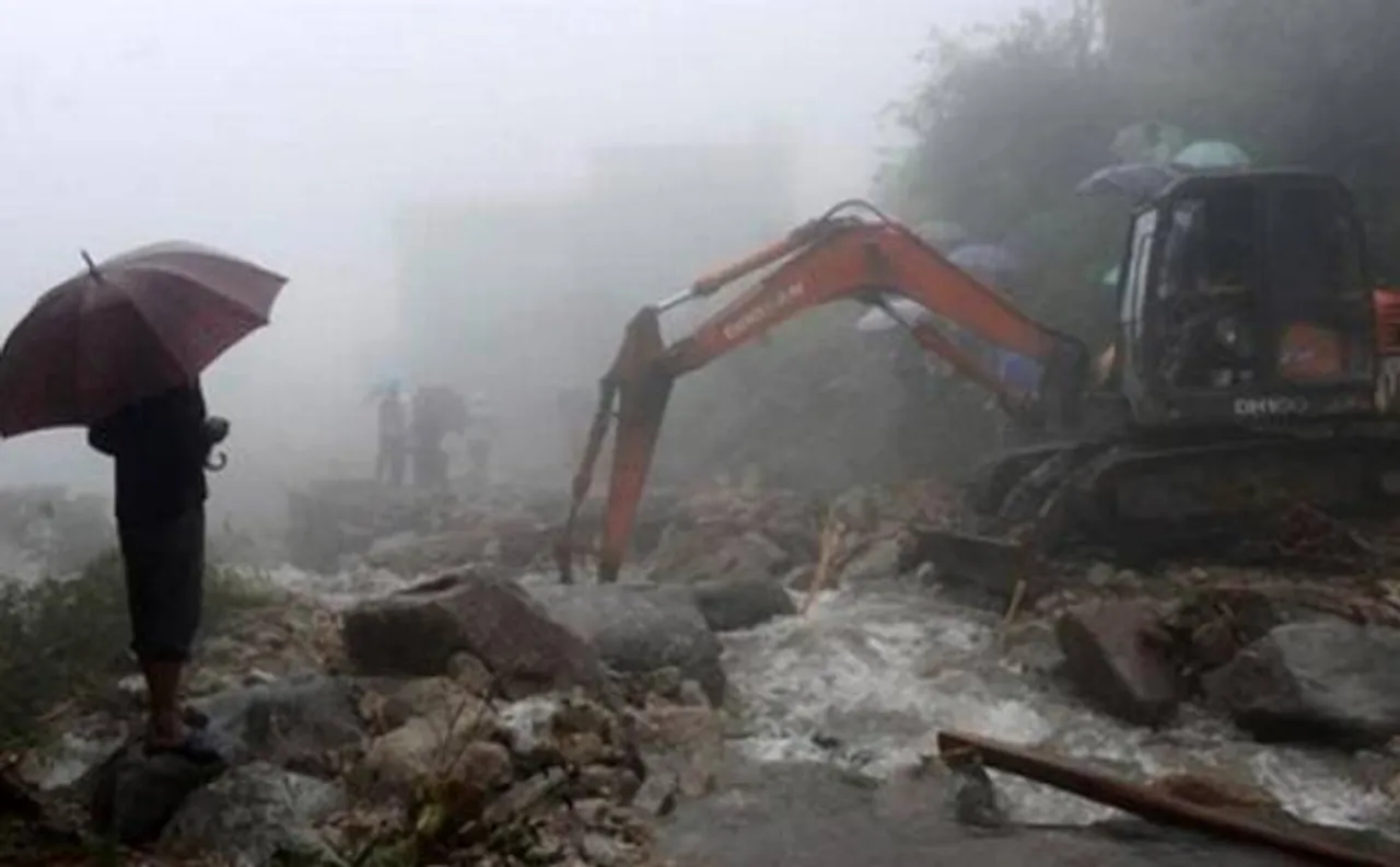 China braces for heavy rain, blue alert issued