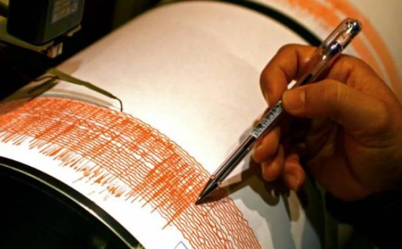 6.2 undersea quake strikes central Indonesia; no tsunami threat