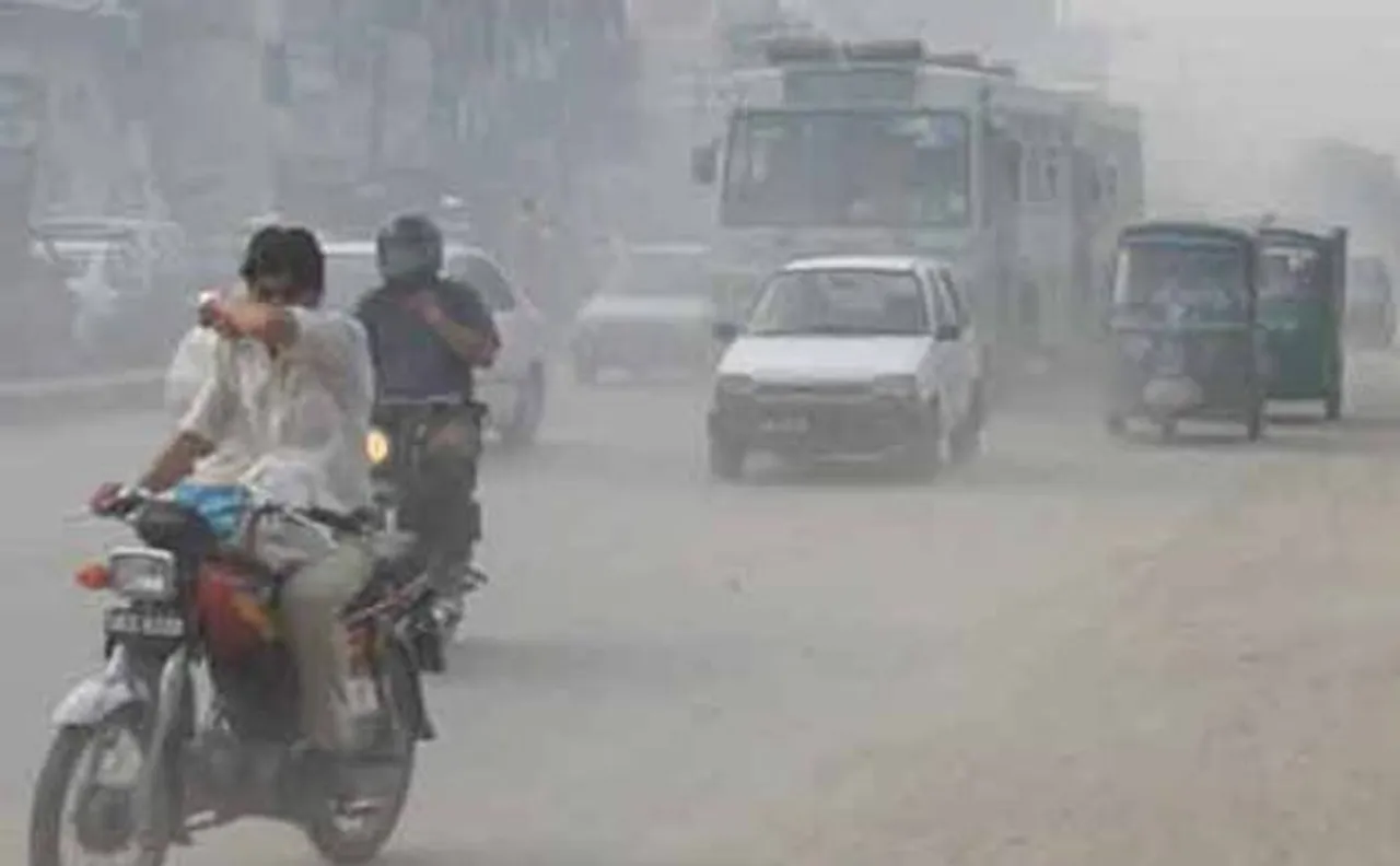 US research claims Indians live 6 years less due to air pollution; Government disagrees