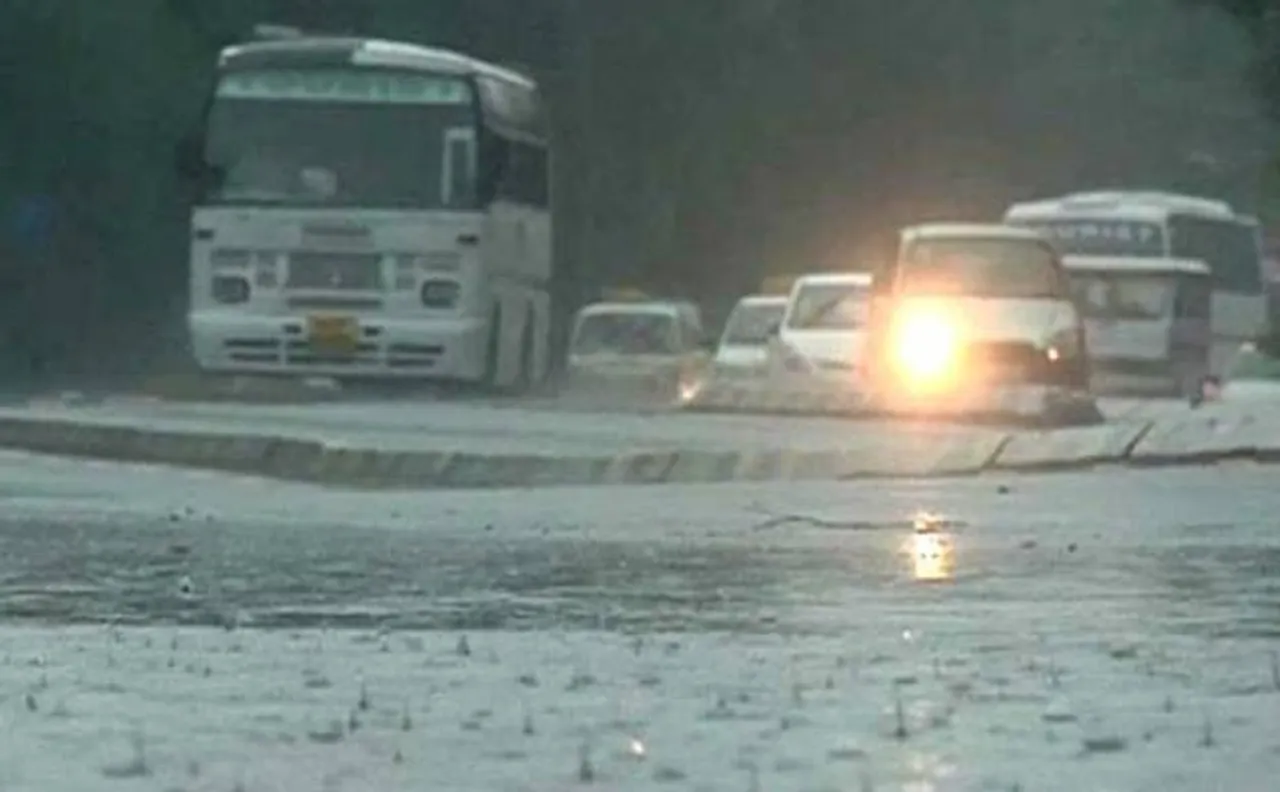 Overcast sky, mercury comes down after scattered rains