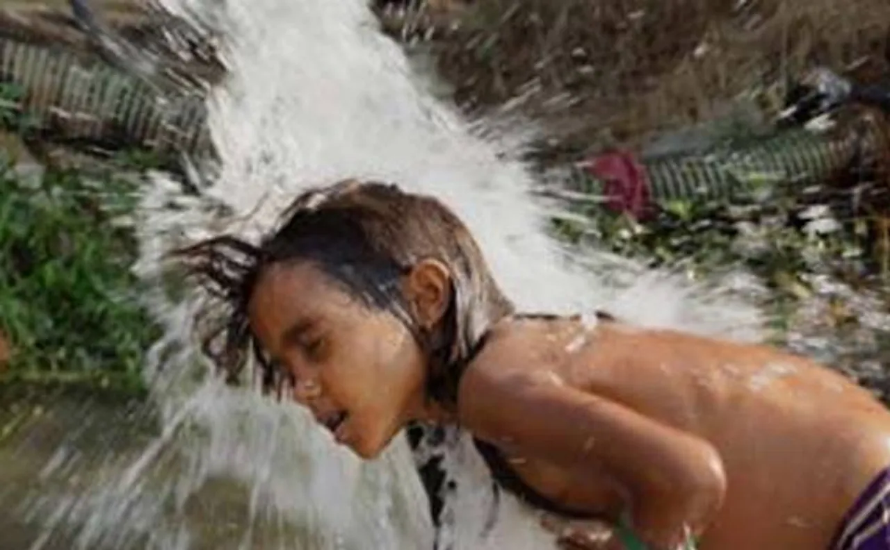 Delhiites wake up to a hot morning