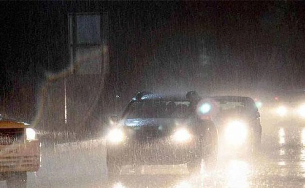 Rain in parts of N India, mercury hovers around normal levels