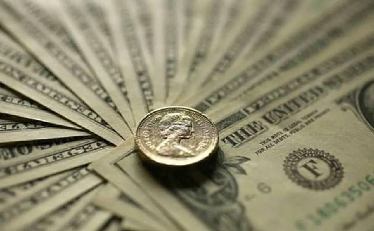 Pound collapses to 31-year low as Britain quits EU