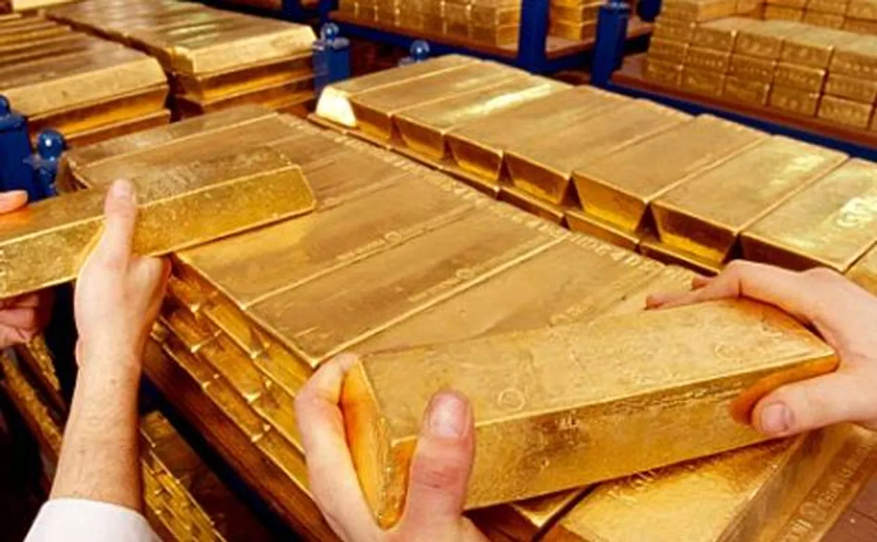 Gold prices likely to touch Rs 33,500 by 2016-end, say Experts