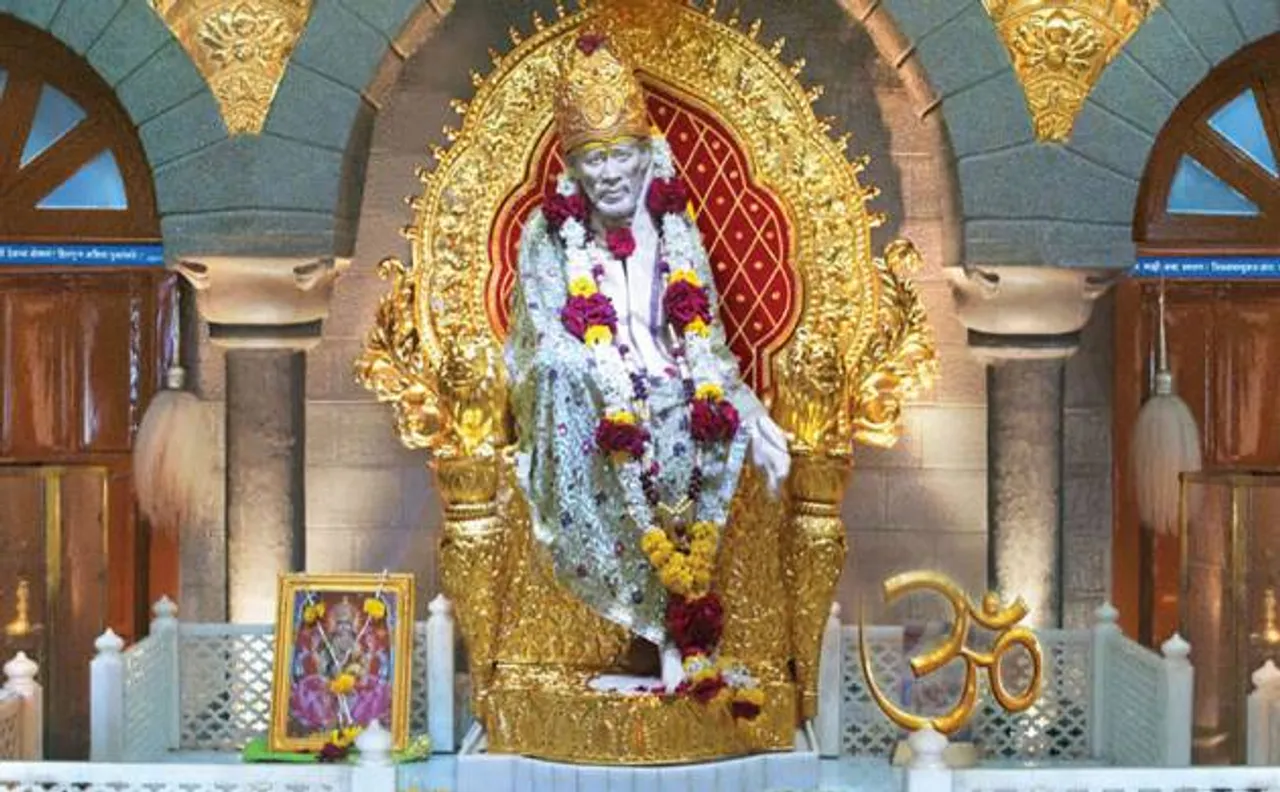 Devendra Fadnavis to invite PM Modi for the inaugural function of Shirdi airport
