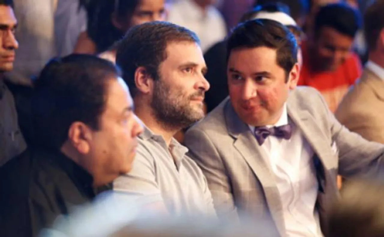 Rahul Gandhi booed by crowd during Vijender's title clash
