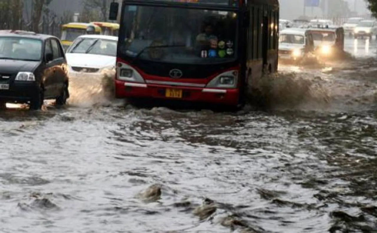 Heavy rains choke Delhi, traffic jams in several parts
