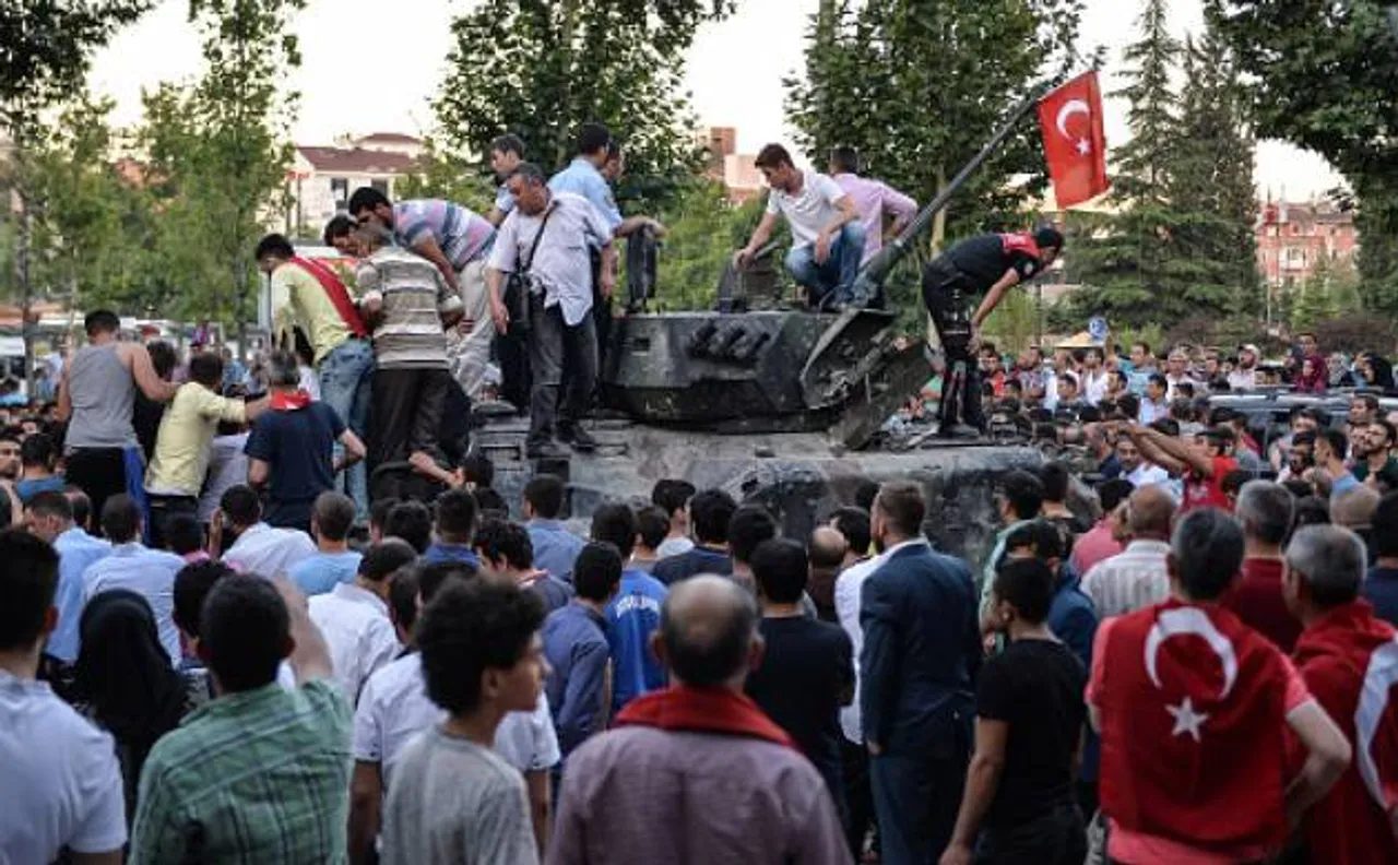 At least 104 dead and 1,154 injured in coup bid; Turkey appoints new acting army chief of staff 