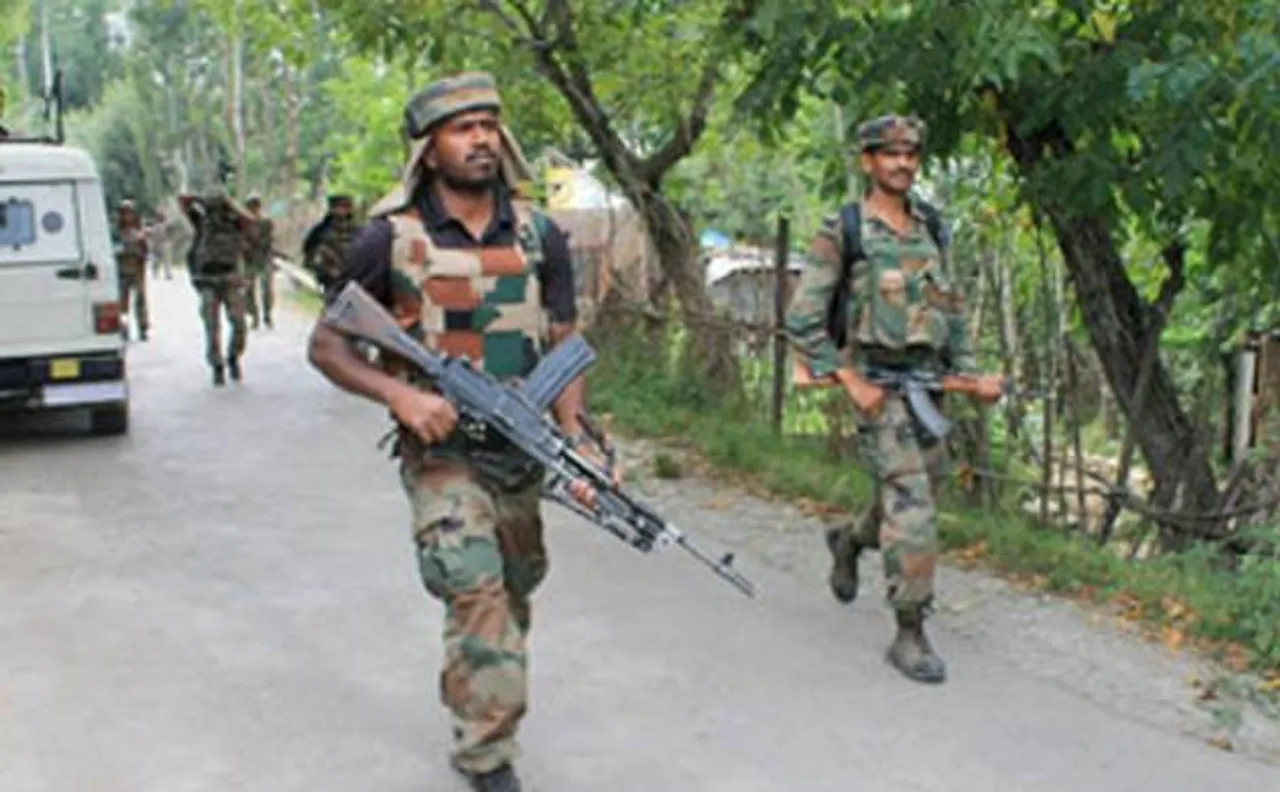 Center rushes 2,000 additional CRPF troops to Kashmir for better security arrangements