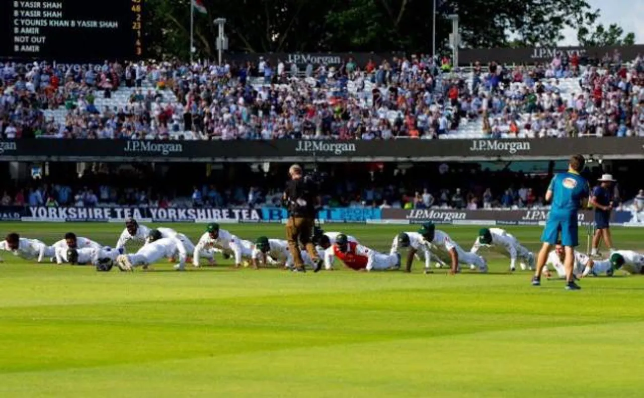 Pakistan celebrates win over England at Lords