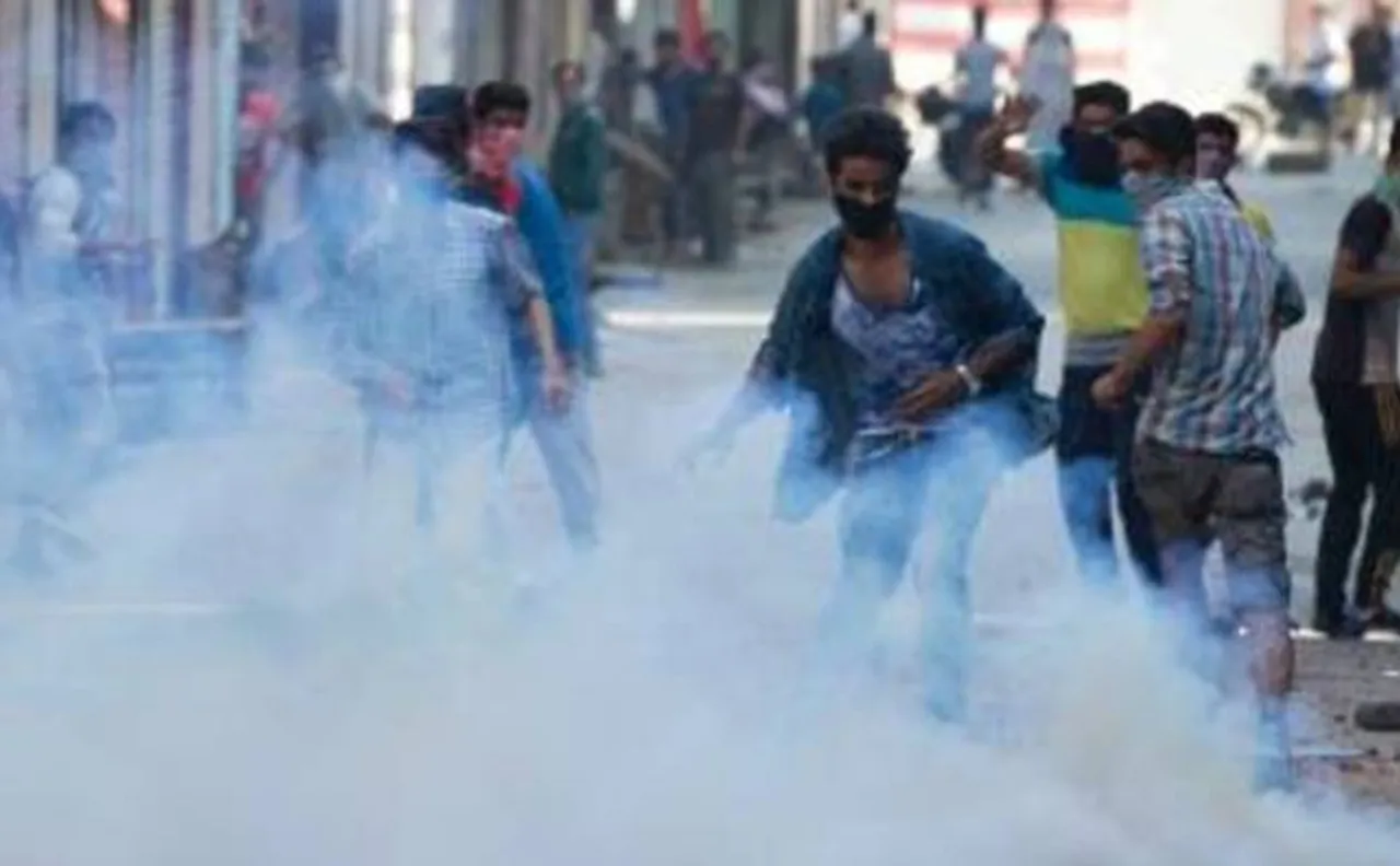 2 killed in fresh clashes, PDP MLA injured during stone pelting