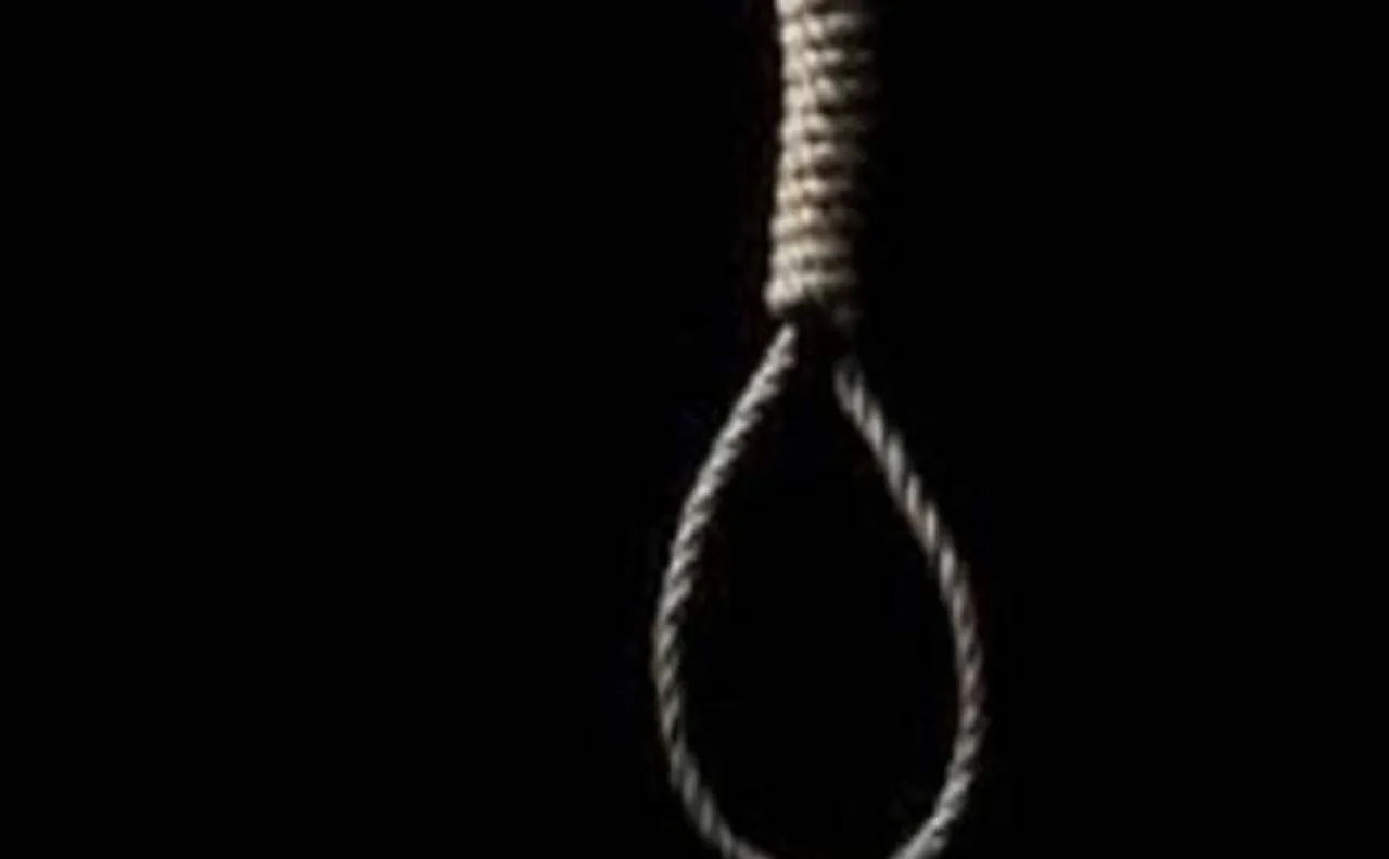 Wife, daughter of top officer held for graft commit suicide in Delhi