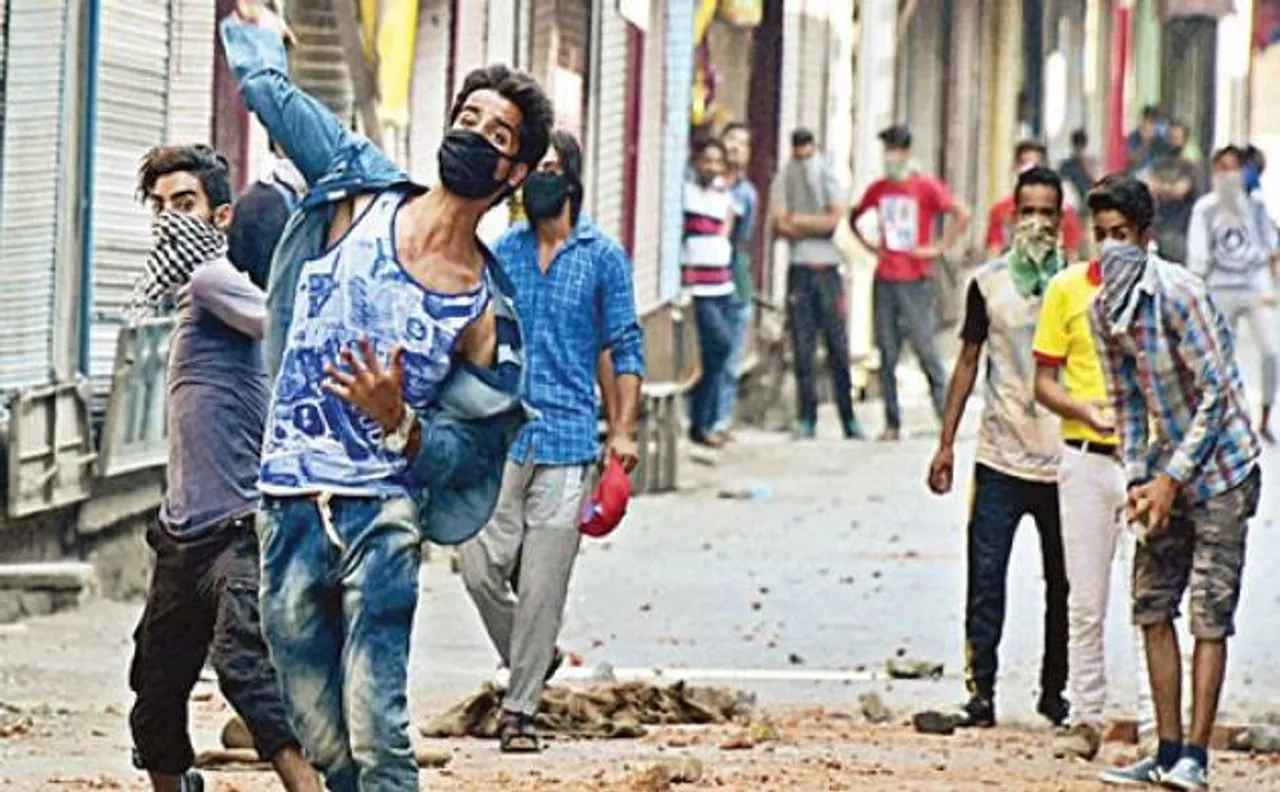 Kashmir Unrest: Injured policeman scums to death, toll reaches 46 