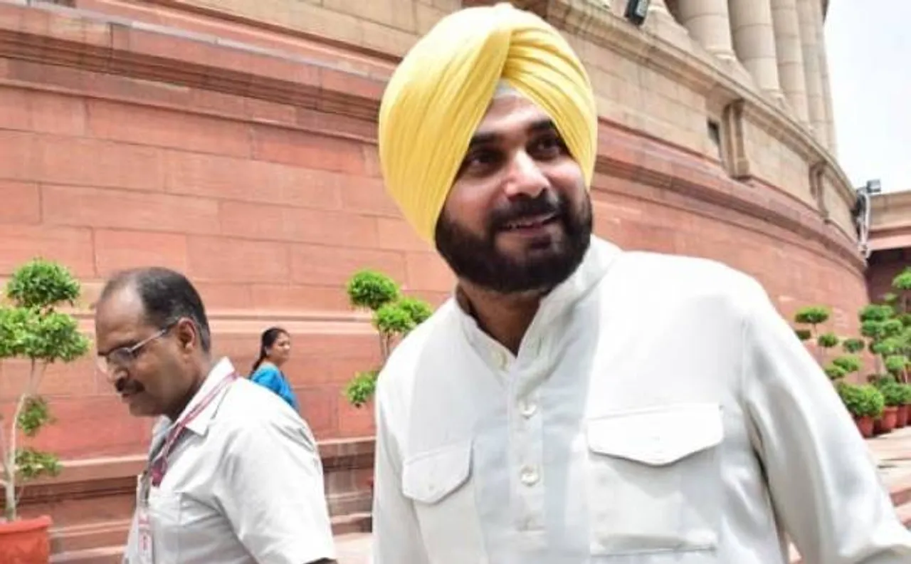 Navjot Singh Sidhu may join AAP by second week of August