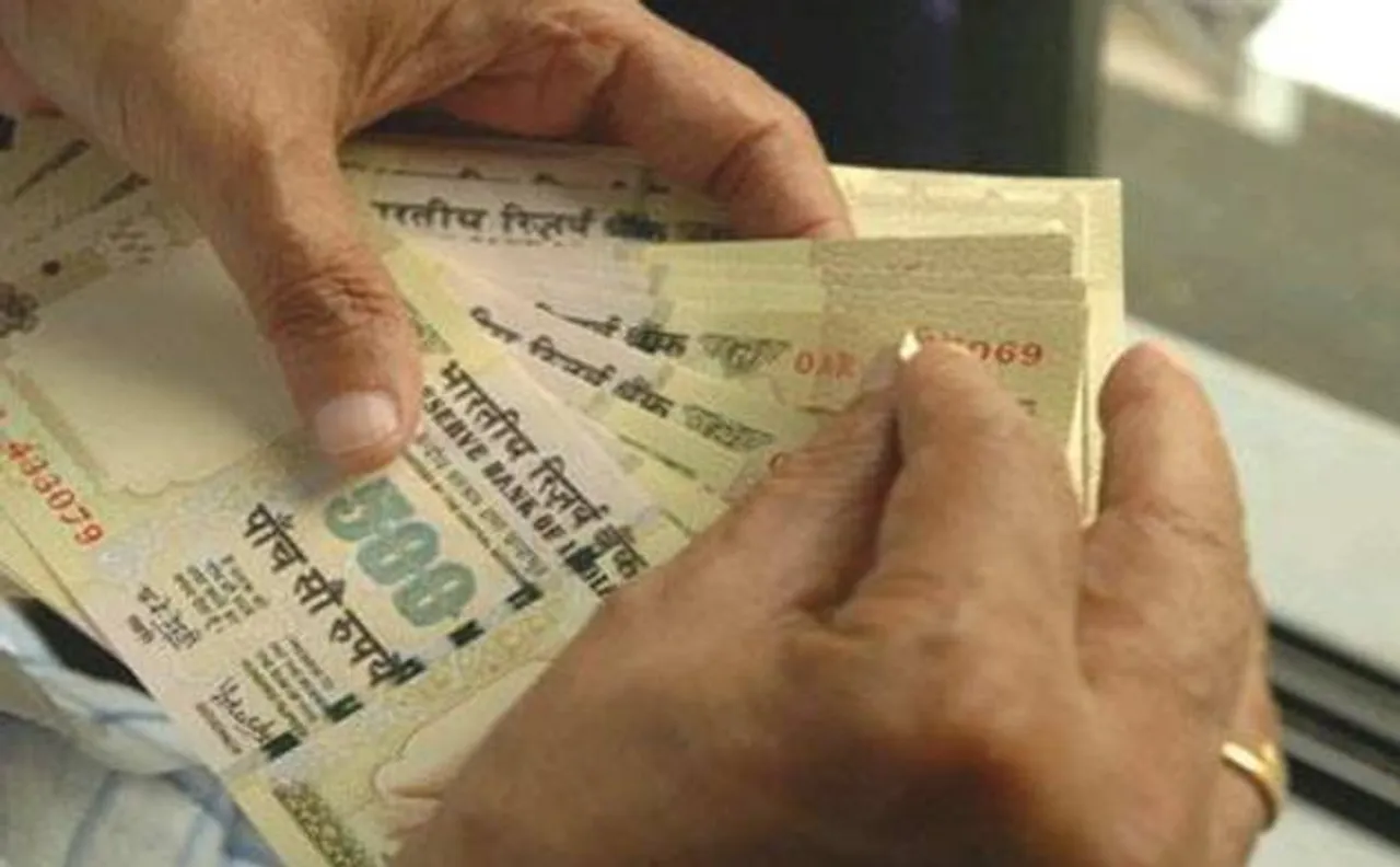 Rupee strengthens 14 paise against dollar in early trade