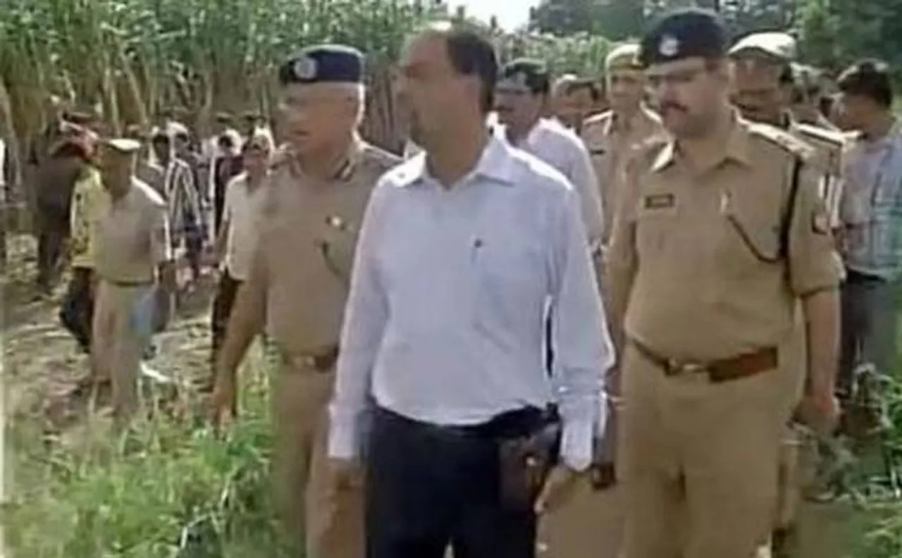 Top five stories of the hour: UP govt suspends top cops, Congress slams Parrikar, Petrol prices slashed and many more