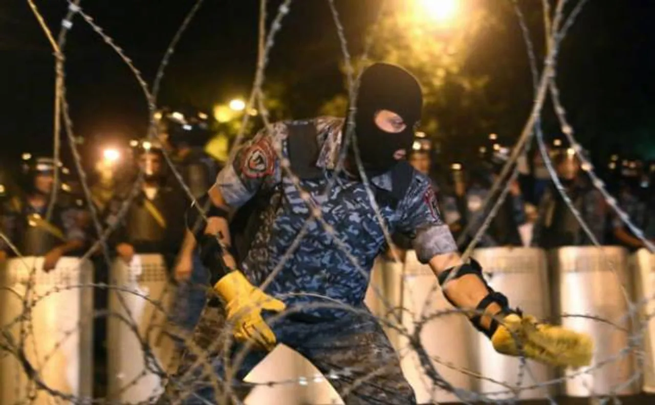 Armenia: All 20 gunmen surrender, standoff is over