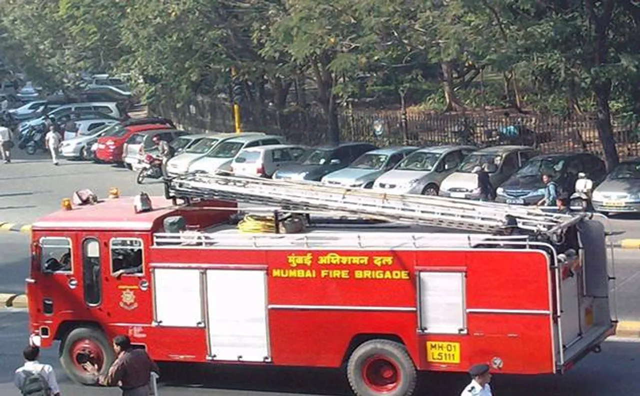 Mumbai: Fire breaks out in industrial building, no causalities