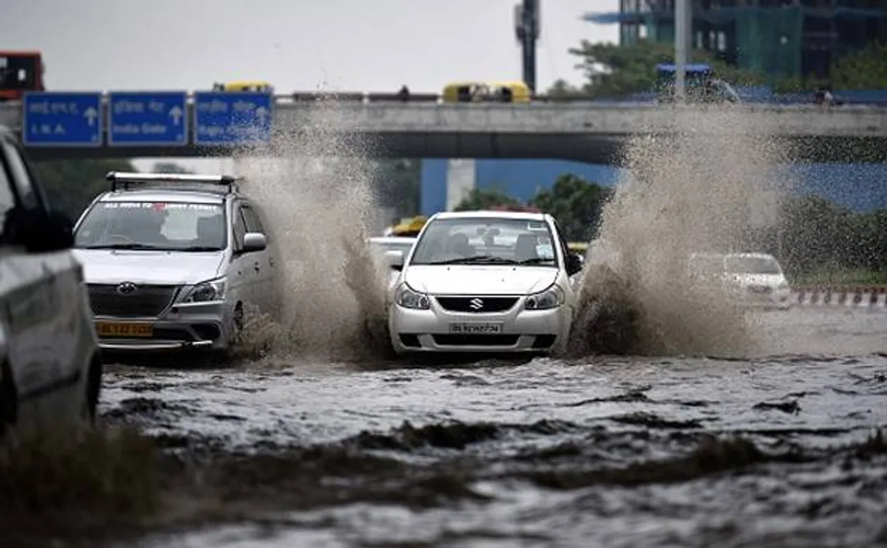Floods affect several states in India, displace millions of residents